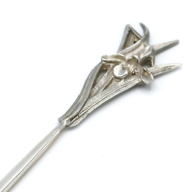 silver earpick orchid