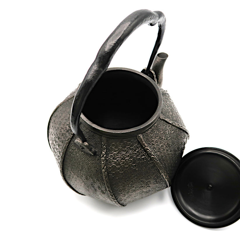 Iron sand torsion cloisonne crest Octagonal iron kettle