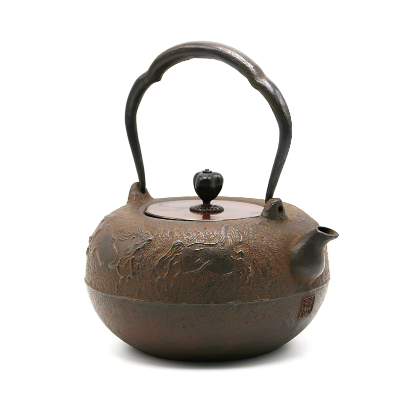 Wax type iron kettle with five horses