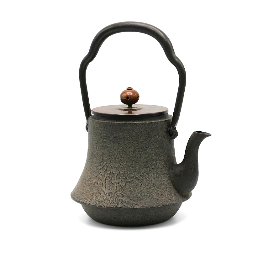 Fuji-shaped pine iron kettle by Kiyomitsu