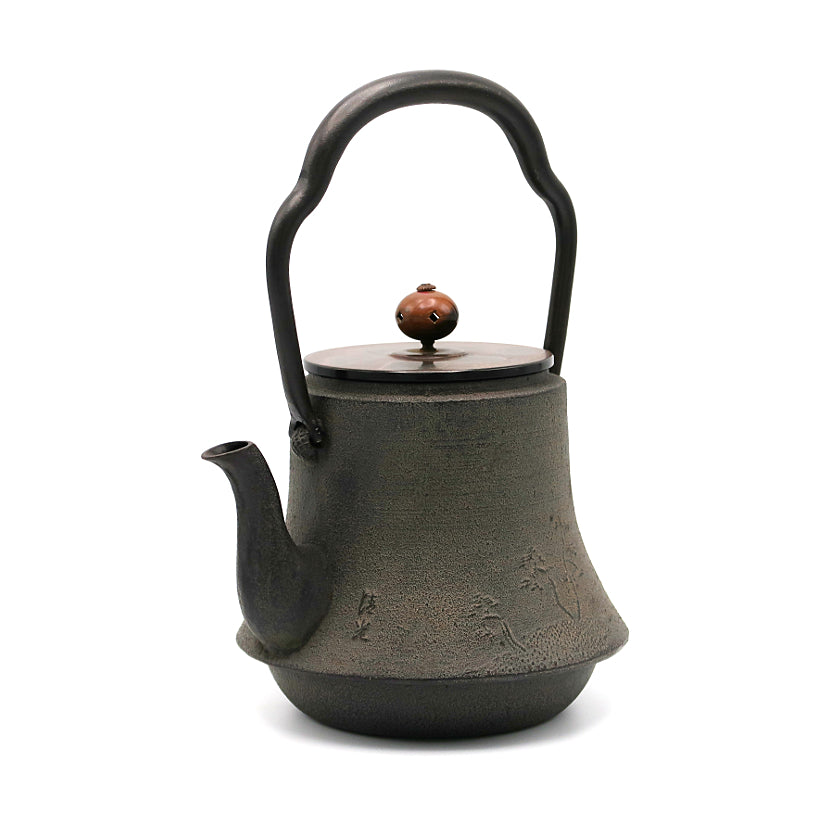 Fuji-shaped pine iron kettle by Kiyomitsu
