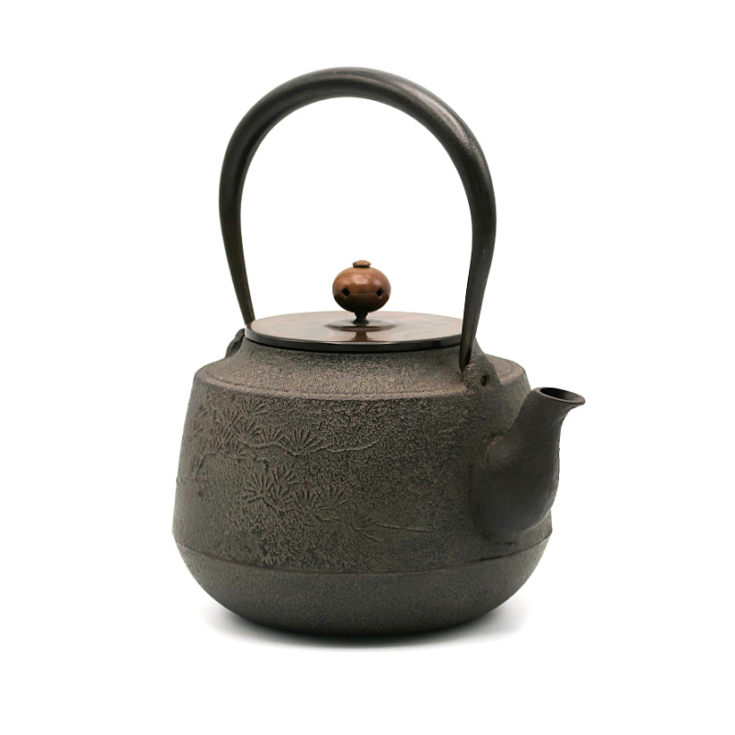 Old pine iron kettle made by Kiyomitsu